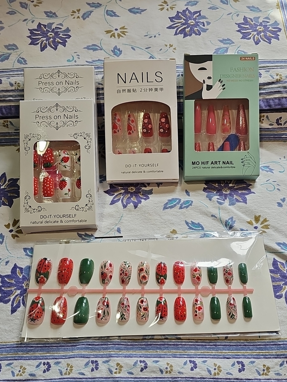 5 Assorted Press-On Nail Set – Red & Green Floral Designs